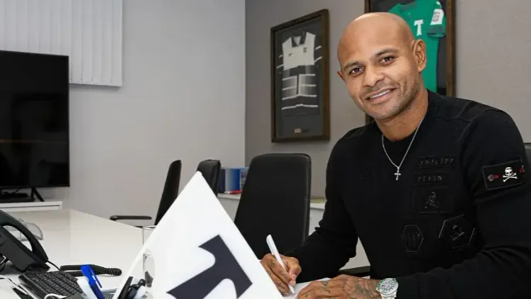 Спортдир «Торпедо» Ари: Хотелось бы самому играть за «Торпедо»