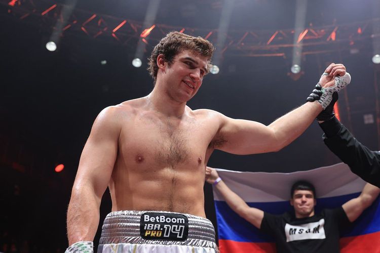 Победы Сурова, Кооля, Худояна и Халидова на турнире «IBA.PRO 14» в Москве