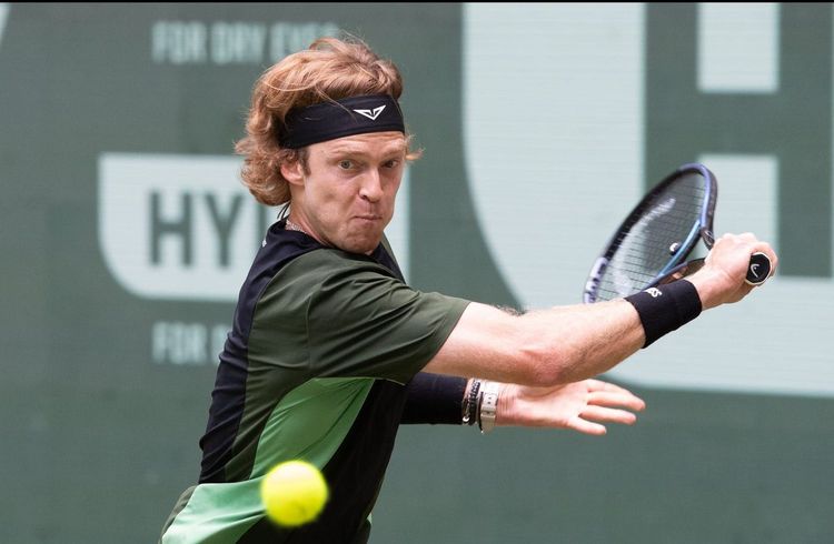Рублев вышел в 1/4 финала на турнире ATP-250 в Ханчжоу