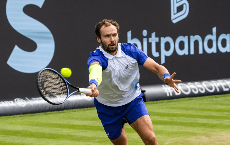 Сафиуллин одолел финалиста «Ролан Гаррос» на турнире ATP-500 в Пекине