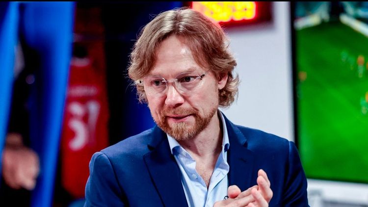 Семшов: Как совмещение Карпина может мешать сборной России? Он не приходит на игры?