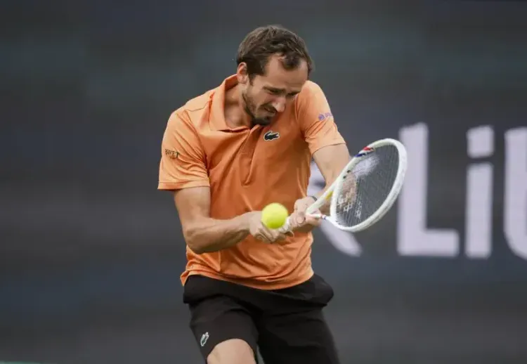 Медведев проиграл 81-й ракетке мира и вылетел с ATP-500 в Галле