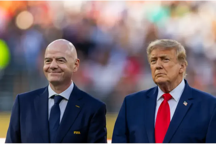 Инфантино хочет попросить Трампа помочь ему сохранить пост главы ФИФА