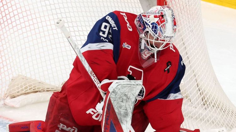 «Локомотив» продлил контракт с вратарём Исаевым