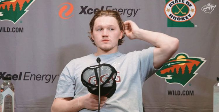 капризов хк миннесота сидит.jpg