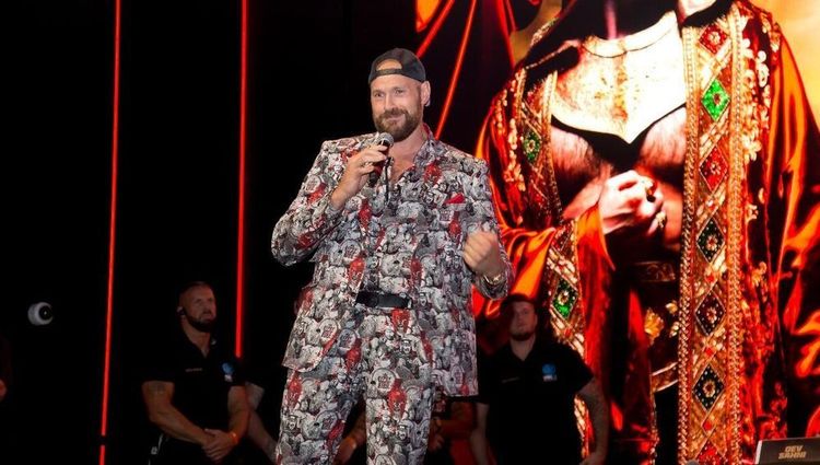 Фьюри бросил вызов Джошуа после победы над Махмудовым