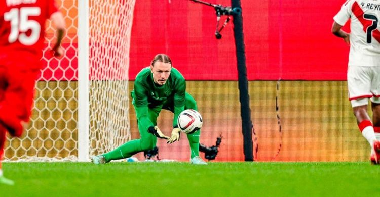 Сметанин: Сафонова не надо вызывать без практики и тонуса, даже если он играет за границей

