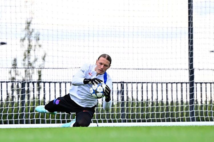 Главный тренер «ПСЖ» Энрике считает, что Сафонов стабильнее Шевалье в игровом плане