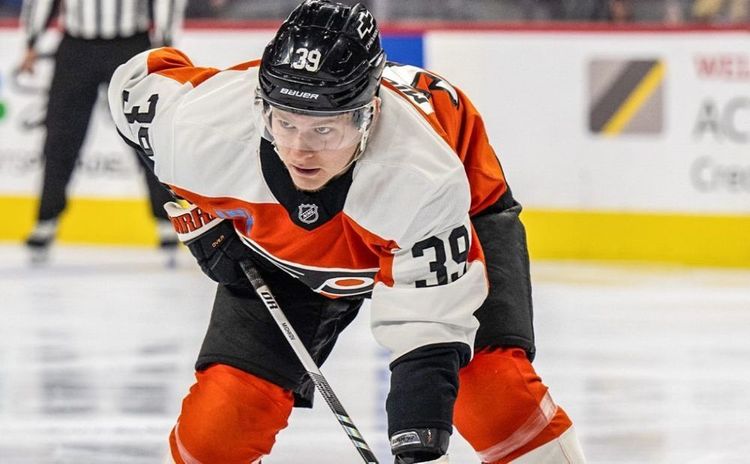 «Филадельфия» уступила «Рейнджерс» в матче НХЛ, Мичков забросил шайбу