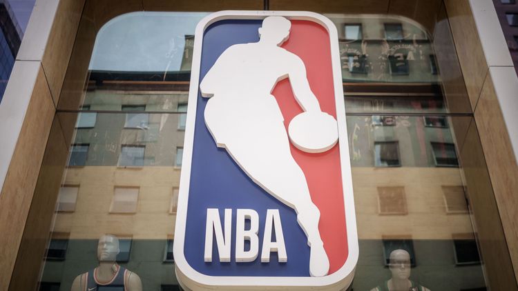 43 очка Дончича и Леброна Джеймса не спасли «Лейкерс» от поражения в матче НБА с «Орландо»