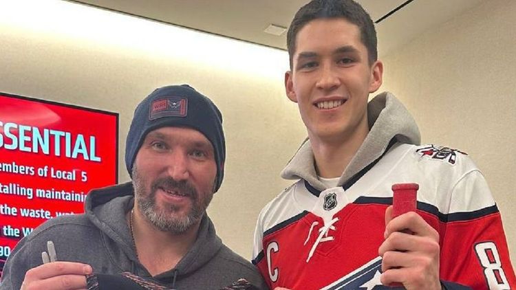 Дëмин о встрече с Овечкиным: Внимание Александра и его мамы бесценно