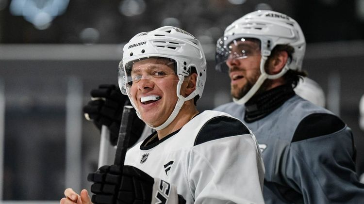 Россиянин Панарин отметился достижением, которого ранее добивался Гретцки в НХЛ