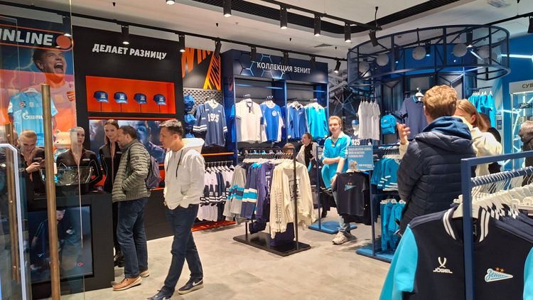 В центре Санкт‑Петербурга открылся девятый фирменный магазин «Зенита»