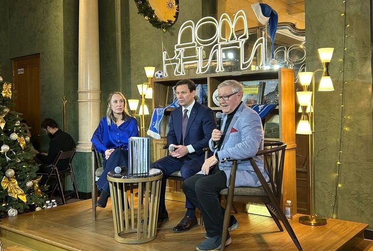 «В истории клуба отражается история города». «Зенит» представил большую книгу, посвященную столетнему юбилею