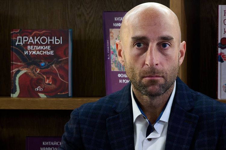 «Последние восемь месяцев были морально непростыми». «Шанхай» представил нового тренера в центре Петербурга