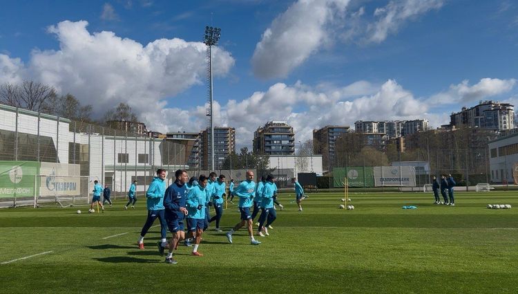 «Никакой паники нет». «Зенит» готовится к матчу с «Ахматом», рискуя потерять шесть игроков основы