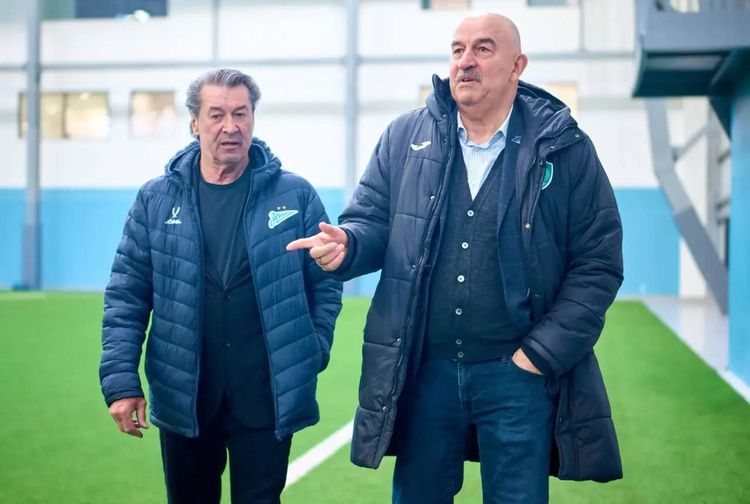 «Ему бы в стендап». Черчесов провел лекцию о тренерстве в Академии «Зенита»