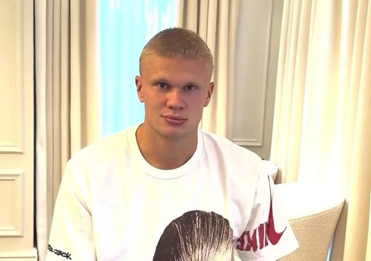 Нападающий «Манчестер Сити» Холанд состриг длинные волосы