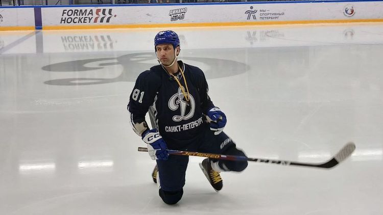 Работает с детьми и не общается с Ларионовым. Как живет Ротенберг после увольнения из СКА
