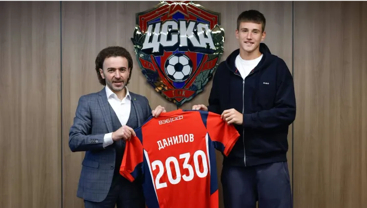 ЦСКА продлил контракт с защитником Даниловым