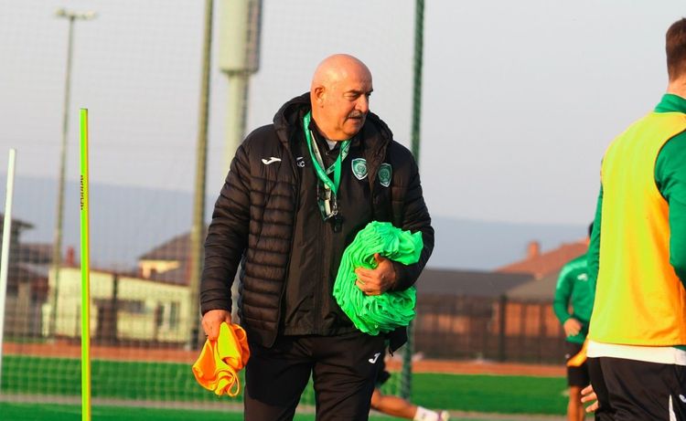 Черчесов призвал игроков «Ахмата» не радоваться победе над «Динамо»