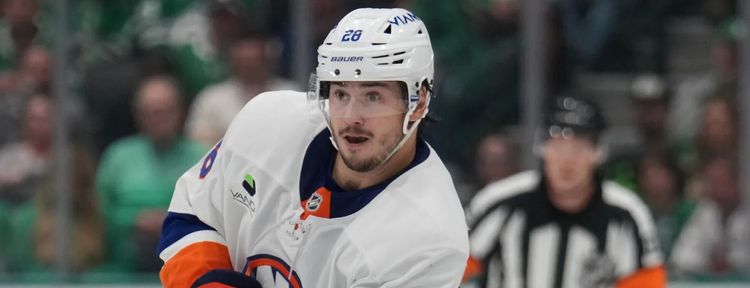 Романов внесен в список травмированных «Айлендерс» после удара о борт в матче с «Далласом»