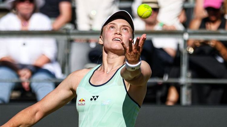 Елена Рыбакина проиграла Анастасии Потаповой в четвертом круге турнира WTA-1000