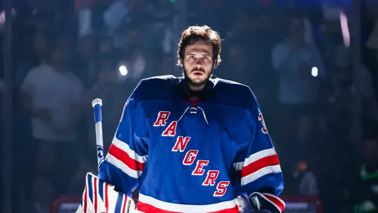 «Рейнджерс» с Шестеркиным проиграли «Торонто» и потеряли шансы на плей-офф НХЛ