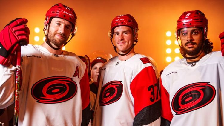 «Каролина» с Никишиным и Свечниковым повела 3-0 в серии с «Оттавой»