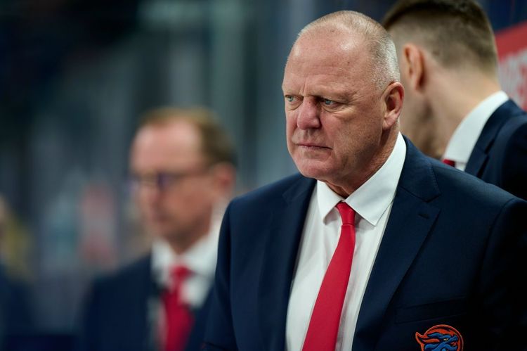 Защитник «Шанхая» Валенцов назвал слухи об отставке Галлана вбросом