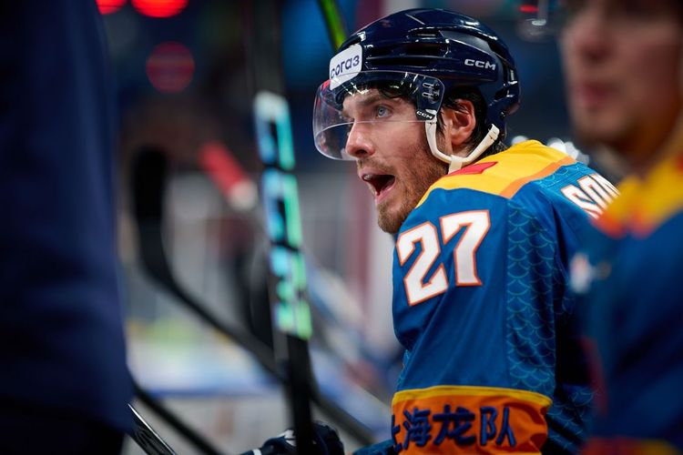 «Удержать первое место будет крайне сложно». Интервью защитника «Шанхая» Сомерби