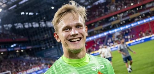 «В детстве залезал в «ВК» и жестко защищал Акинфеева в комментариях». Тороп - о своем одноклубнике