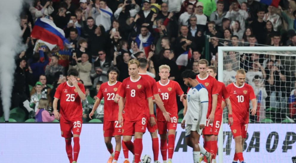 Бородин: Не могу согласиться с вызовом пяти вратарей в сборную России