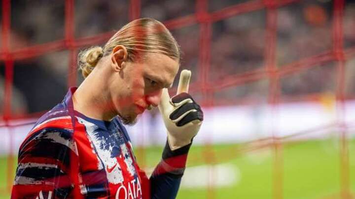 Сафонов недоволен игровым временем в «ПСЖ». Клуб рассматривает продажу россиянина