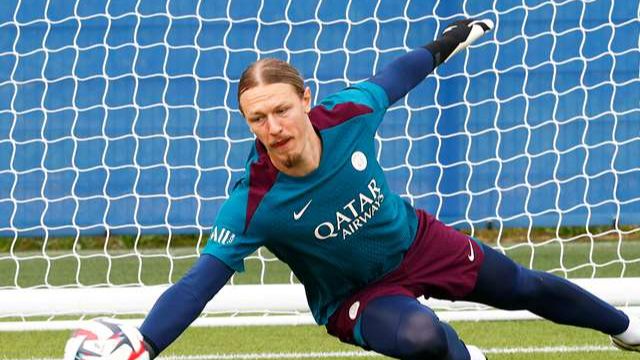 Вратарь «ПСЖ» Матвей Сафонов получил перелом руки и выбыл на месяц