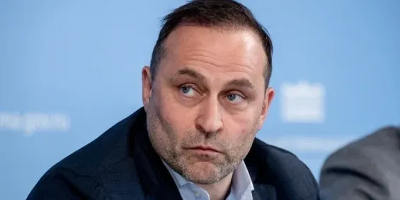 Губерниев: свои голоса я отдаю Свищёву